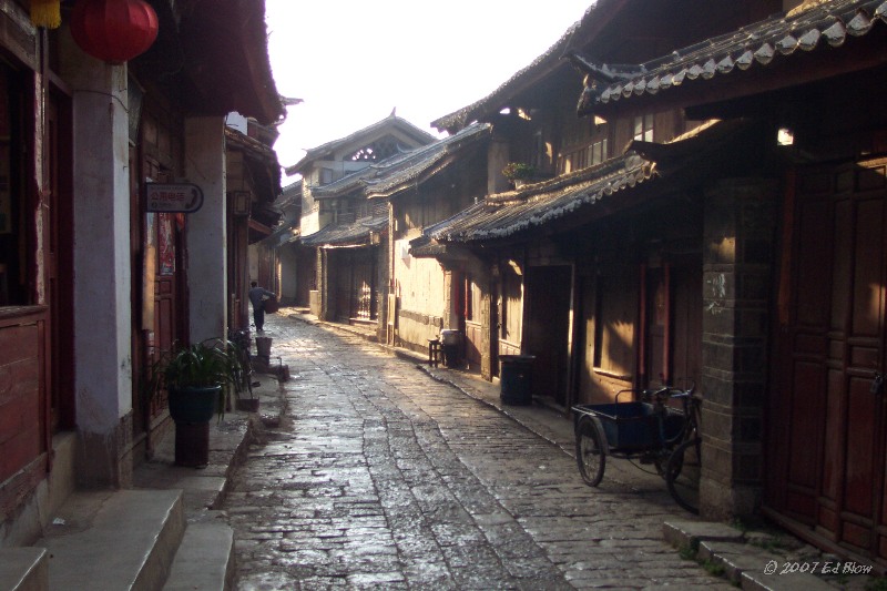 Morning lanes.jpg - Lijiang